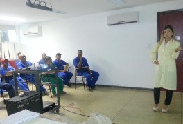 Palestra educativa sobre prevenção e limpeza dentária